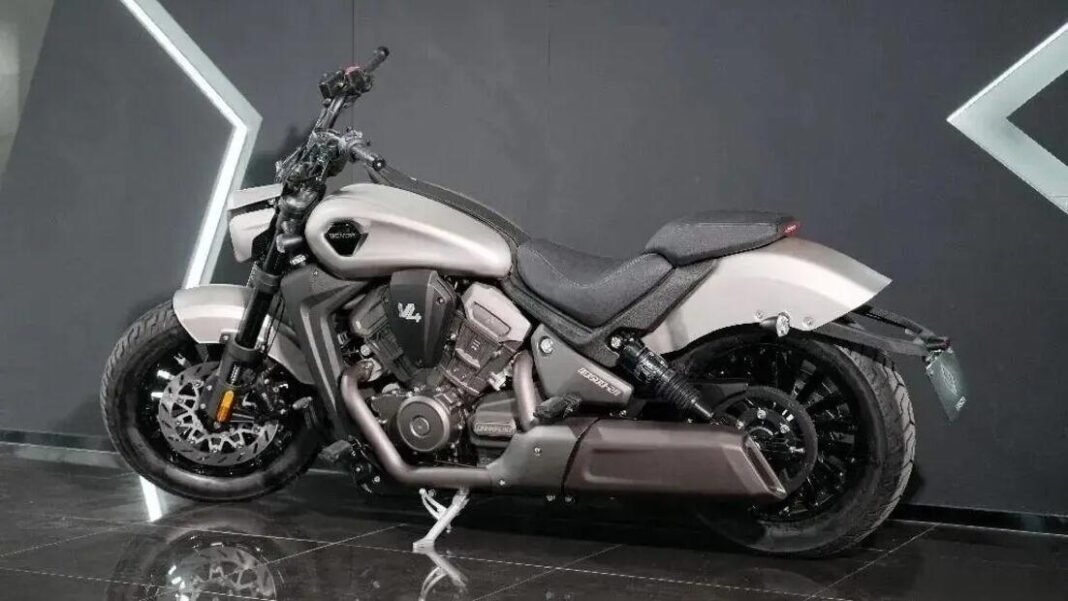 Benda Darkflag 500 Commander chez X&nbsp;Crossroads Luxembourg